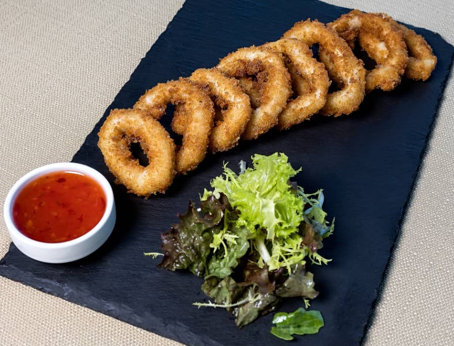 Air fryer onion rings with vegetables