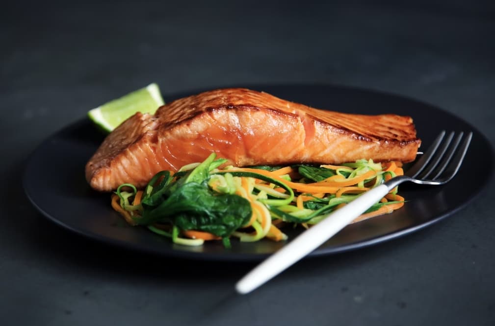 Delicious salmon bites with vegetables