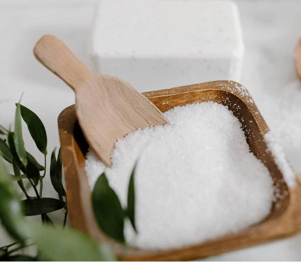 How to remove moisture from salt grinder